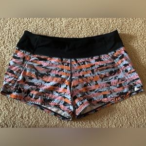 Lululemon Speed-up mid rise lined shorts- size 8 regular